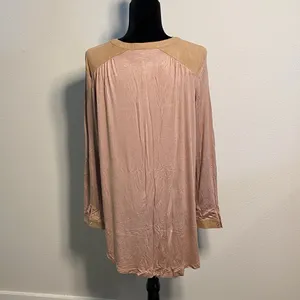 Very J Henley Button Neck Hi-Low Top Blouse Roll Sleeve Taupe Medium thumbnail 4