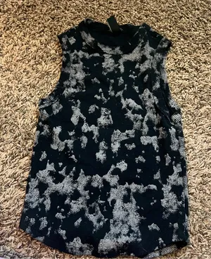 Cuidado con el pero Black and Gray Women's Tank Top thumbnail 1