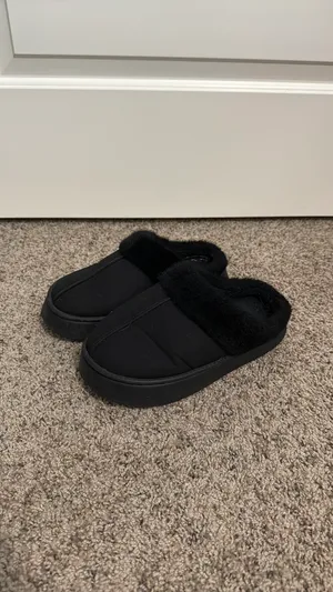Slippers Black Size 7.5 thumbnail 2