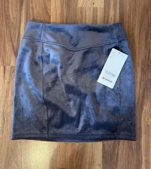 Lululemon velvet Skirt thumbnail 1