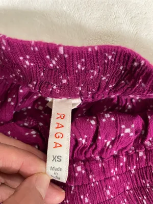Raga Wide-Leg Smocked Waist Crop Pants in Magenta & white design size XS thumbnail 4