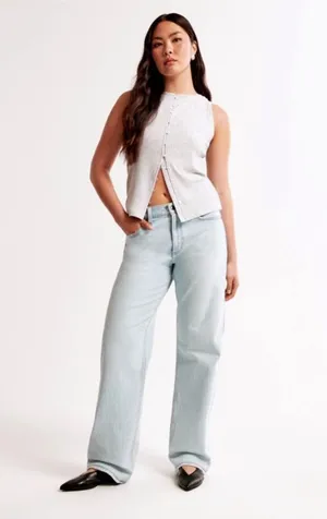 Abercrombie & Fitch Curve Love Low Rise Baggy Jeans Light thumbnail 1