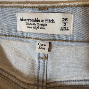 Abercrombie & Fitch Curve Love‎ Ultra High Rise Ankle Straight Jeans Size 26 thumbnail 5