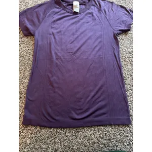 Old Navy Women's Purple Fluid Seamless Go Dry Tee Size Small thumbnail 6