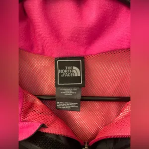 The North Face women’s rain jacket Pink and Black thumbnail 2