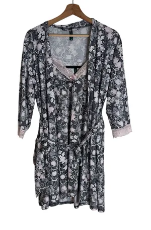 Laura Ashley Women's Pajamas Floral Lace Trim Robe and Chemise Set Size M thumbnail 1
