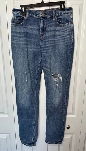 Old Navy Boyfriend Jeans Womens‎ 6 Tall Blue Mid-Rise Distressed Ripped Stretch thumbnail 1
