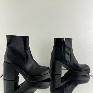 Dirty Laundry Black Faux Leather Edgy Grunge Groovy Chunky Platform Ankle Boots thumbnail 3