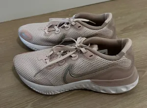 Women’s Nike Running Shoes thumbnail 1