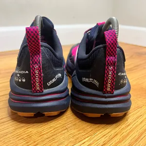 Brooks Cascadia 16 Pink Blue 1203631B425 Size 8W NO BOX thumbnail 9