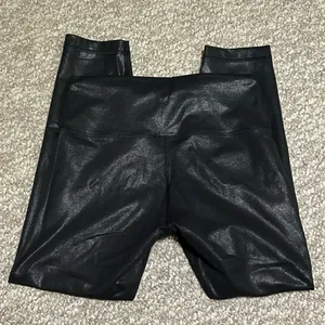 Lululemon Wunder Train High Rise Crop 23” Foil Size 8 Athleisure Athletic Gym thumbnail 2