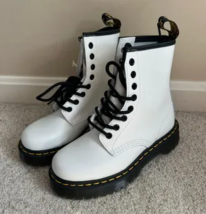 Dr. Martens NWT thumbnail 1