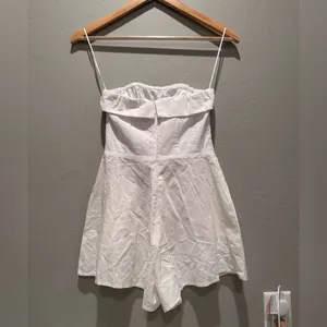 Princess Polly White Romper Strapless Sz 2 Bridal Bachelorette Summer NWT Linen thumbnail 3