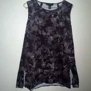 Athleta Zephyr Refined Tank Top in a black floral pattern small‎ thumbnail 3