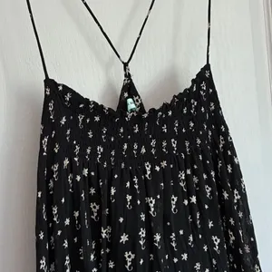 Kimchi Blue Urban Outfitters Black Floral Smocked High Low‎ Mini Dress Large NWT thumbnail 10