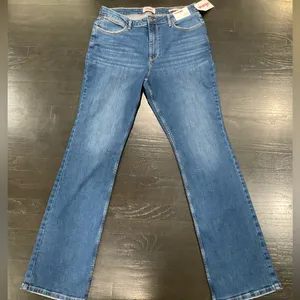 NWT WRANGLER HIGH RISE BOLD BOOT CUT JEANS‎ thumbnail 1