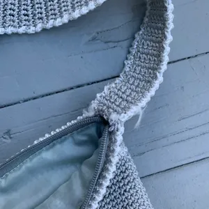 Grey/White Zip Up Knit Crossbody Bag Purse thumbnail 5