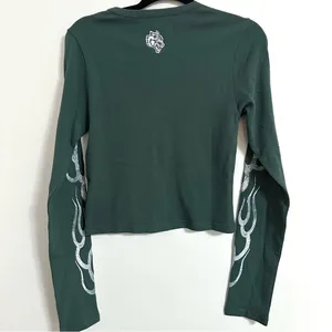 Darc Sport Infernal Flame Cropped Thermal Wolves long-sleeve top, Green | Medium thumbnail 2