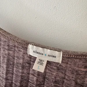 Urban Outfitters Silence‎ + Noise Gold Metallic Pleated Tank Top thumbnail 4