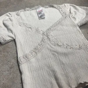 Urban Outfitters BDG Off White Lace Ribbed Crop Top Size Small thumbnail 2