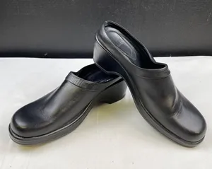 Dansko Women's Black Leather Clogs/ Shoes/ Slip On Size 41-9.5 SKU 4581 thumbnail 1