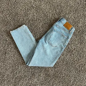 Denim Forum The Arlo Hi-Rise Straight Jean, size 25” thumbnail 7