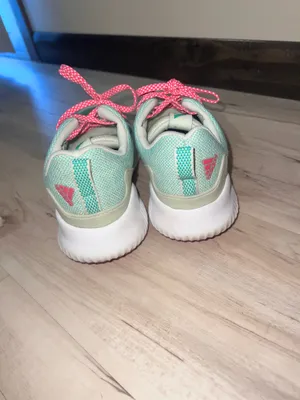 Running Adidas Shoes thumbnail 3