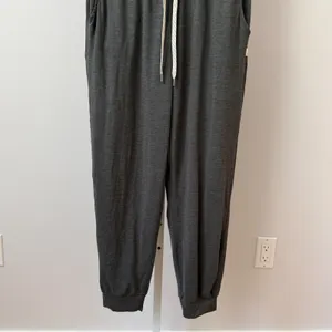 Vuori sz L Lux Jumpsuit Grey V-Neck Short Sleeve Athleisure Quitet Luxury‎ thumbnail 3