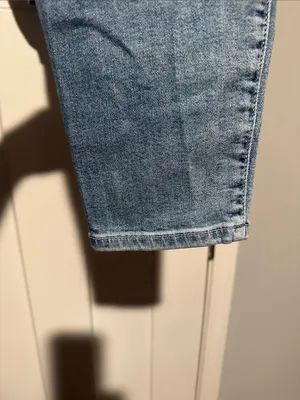Guess Cropped Distressed Light Blue Women’s Jeans thumbnail 10