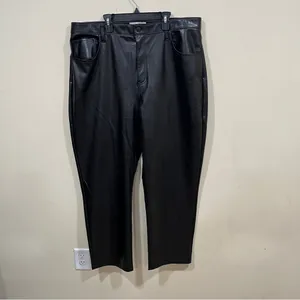 NWT Abercrombie & Fitch Curve Love High Rise 90s Straight Vegan Leather18 short thumbnail 3