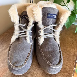 Sperry MacKenzie Size 9 Grey Suede Moccasin Booties Faux Fur Cabin Preppy Winter thumbnail 4