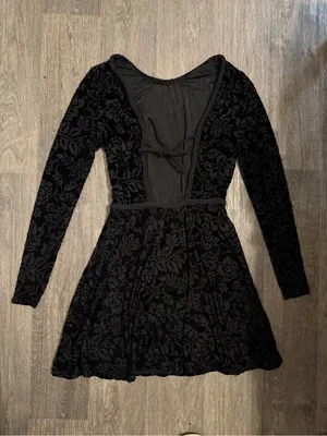 Black Floral Velvet Backless Fit-and-Flare Dress thumbnail 2