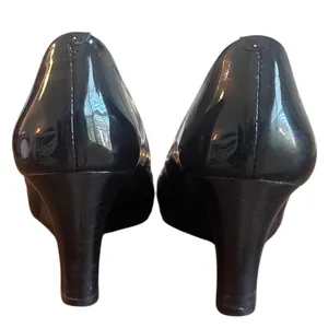 Tory Burch Sally Wedge Pumps Black Patent Leather Gold Logo Size 7 thumbnail 5