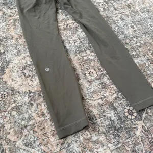 Lululemon Wunder Train‎ High-Rise Tight 25" Size 2 W5CQDS Olive Green thumbnail 3