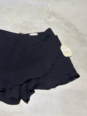 Altar’d state NWT Black Ruffled Skort large MSRP$60 thumbnail 5