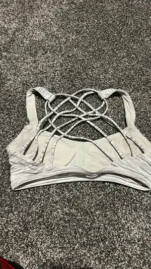 sports bra thumbnail 3
