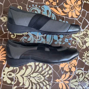 MUNRO Black and Gray Slip-On Sneakers thumbnail 3