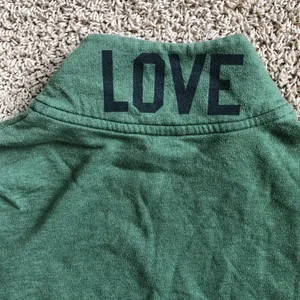 VS pink sweater Sz M thumbnail 5