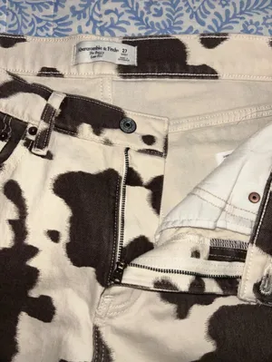 NWT women’s Abercrombie Cow print jeans trousers 27 thumbnail 3
