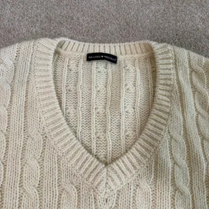Brandy Melville Wool Cable Knit‎ Sweater One Size L/XL Cream V-Neck Fisherman thumbnail 3