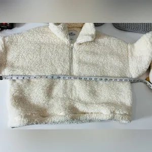 Hollister pullover SOFT🌥️and warm 🔥 thumbnail 8