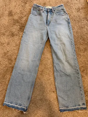 Abercrombie 90’s Relaxed Jeans thumbnail 2