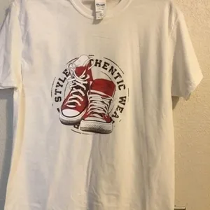 COPY - Gildan T shirt M with graphic print thumbnail 4