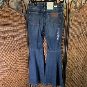 NWT Wrangler Retro Bellbottoms Size 30x34 thumbnail 8