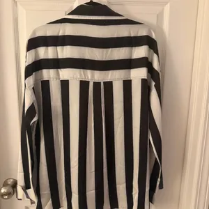 NWT Medium Promesa Black and White Striped Button Down Blouses Top thumbnail 2