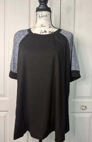 BloomChic Black Tee with Heather Gray Raglan Sleeves Size 10 thumbnail 1