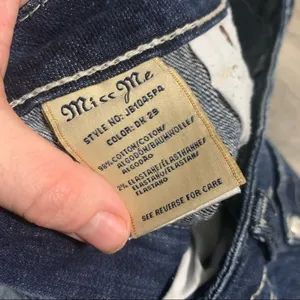 Miss Me Boyfriend Capri Jeans; 29 Women’s thumbnail 8