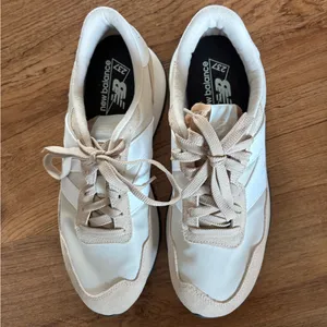 NWT New Balance Cream and White Casual Sneakers thumbnail 3