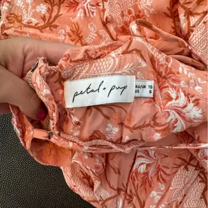 Petal & Pup coral floral midi dress with spaghetti straps, size 6 thumbnail 3