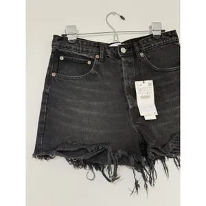 NWT Zara Women's Black High Waisted Frayed Hem Cut Off Denim Shorts Size 10 thumbnail 4
